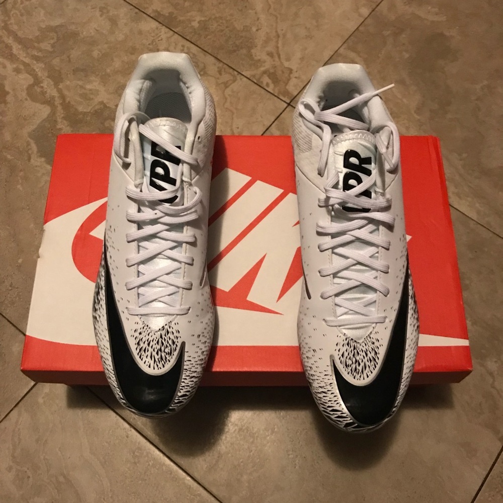 Cleats - Picture 4 of 8